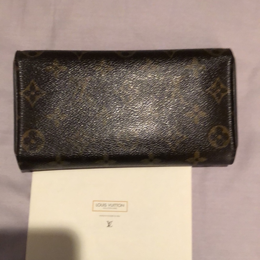 Louis Vuitton International Wallet - Picture 2 of 10